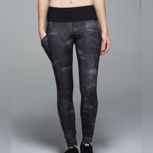 Lululemon speed tight II sequin snake size 6